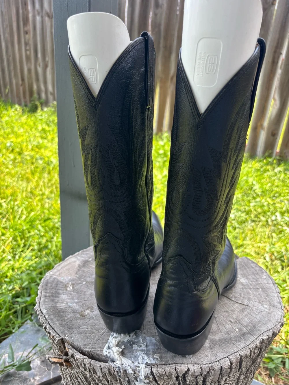 Lucchese Black leather cowboy boots with embossed leaf design Sz 8 D western